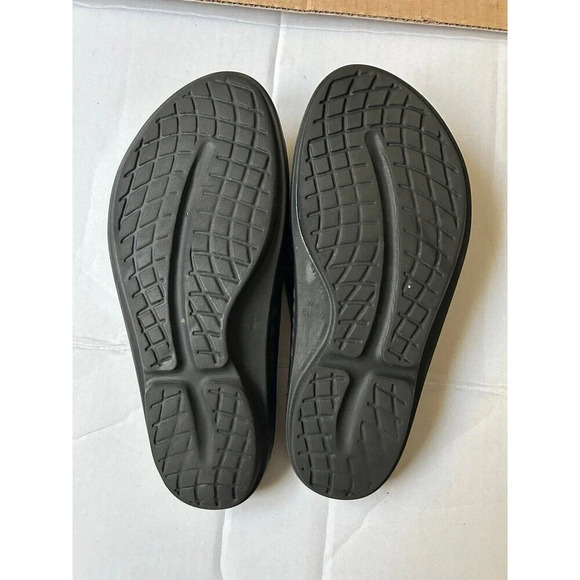 OOFOS Women’s Recovery Thong Sandals Black W9 - Picture 4 of 10